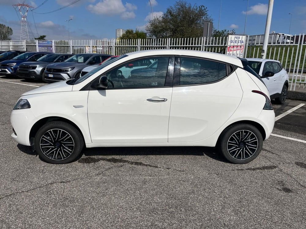 Lancia Ypsilon usata a Milano (5)