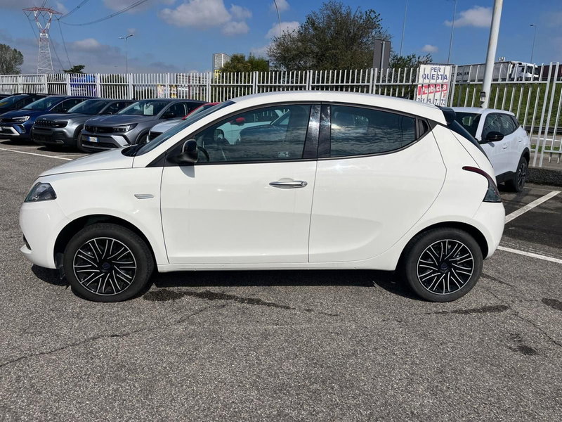 Lancia Ypsilon usata a Milano (5)