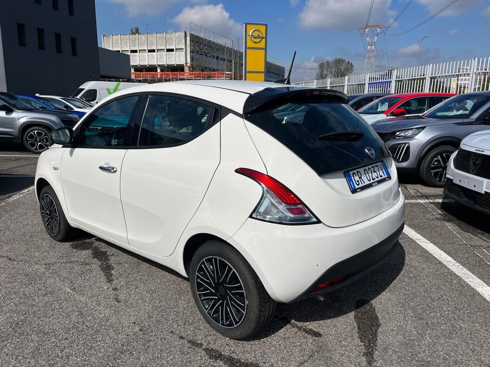 Lancia Ypsilon usata a Milano (6)