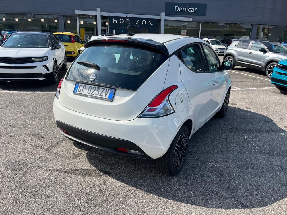 Lancia Ypsilon usata a Milano (7)
