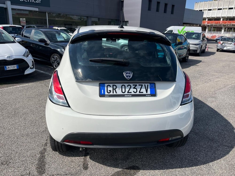 Lancia Ypsilon usata a Milano (8)