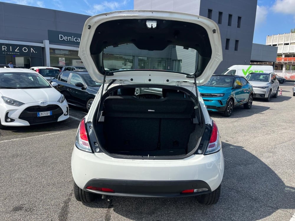 Lancia Ypsilon usata a Milano (9)