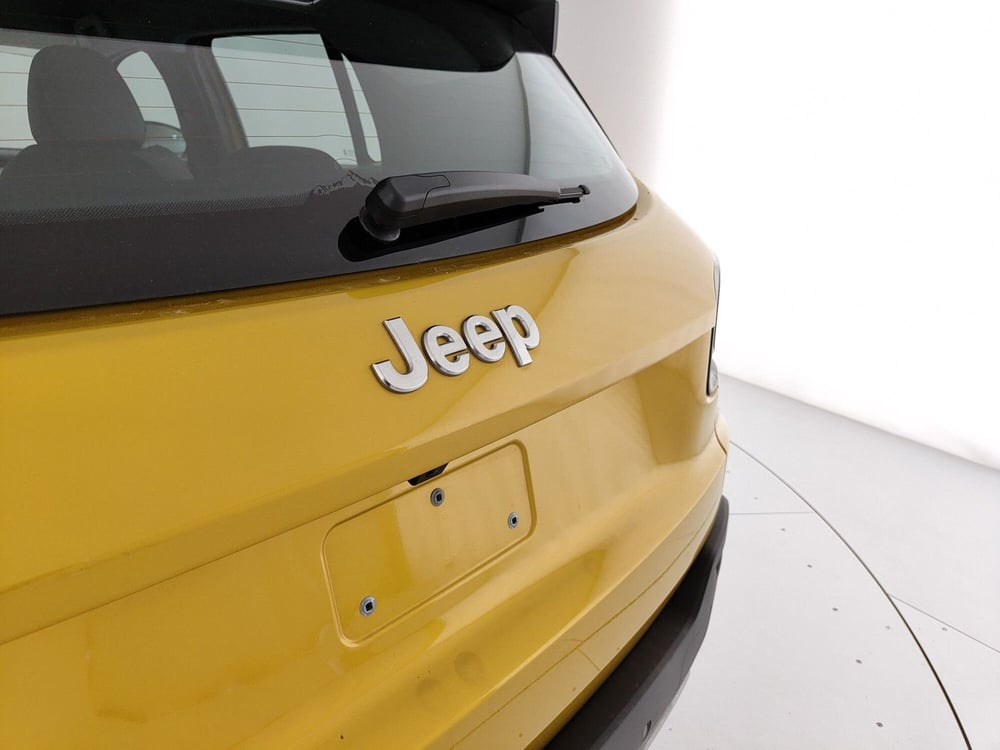 Jeep Avenger nuova a Caserta (10)