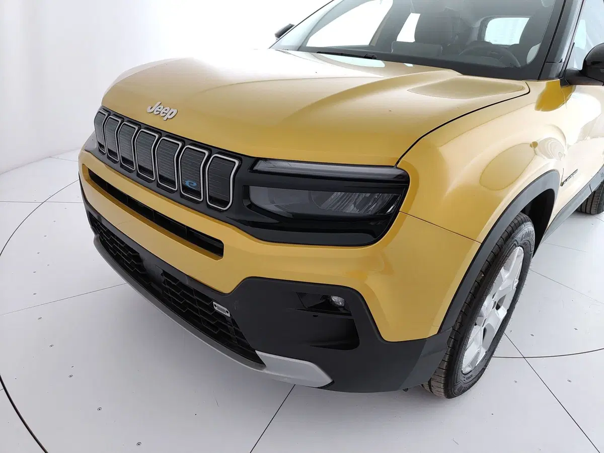 Jeep Avenger nuova a Caserta (13)