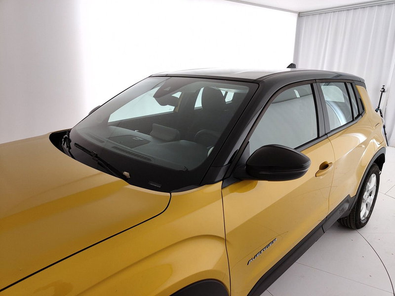 Jeep Avenger nuova a Caserta (14)