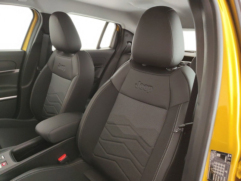 Jeep Avenger nuova a Caserta (17)