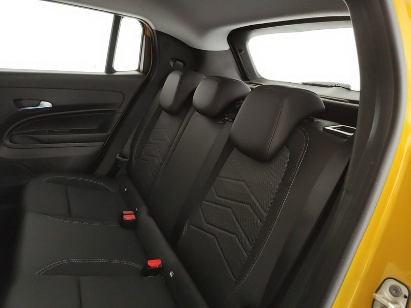 Jeep Avenger nuova a Caserta (19)