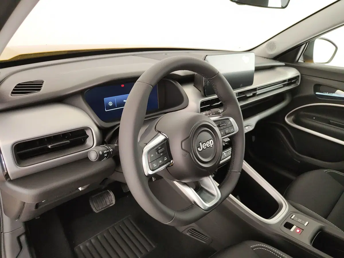 Jeep Avenger nuova a Caserta (20)