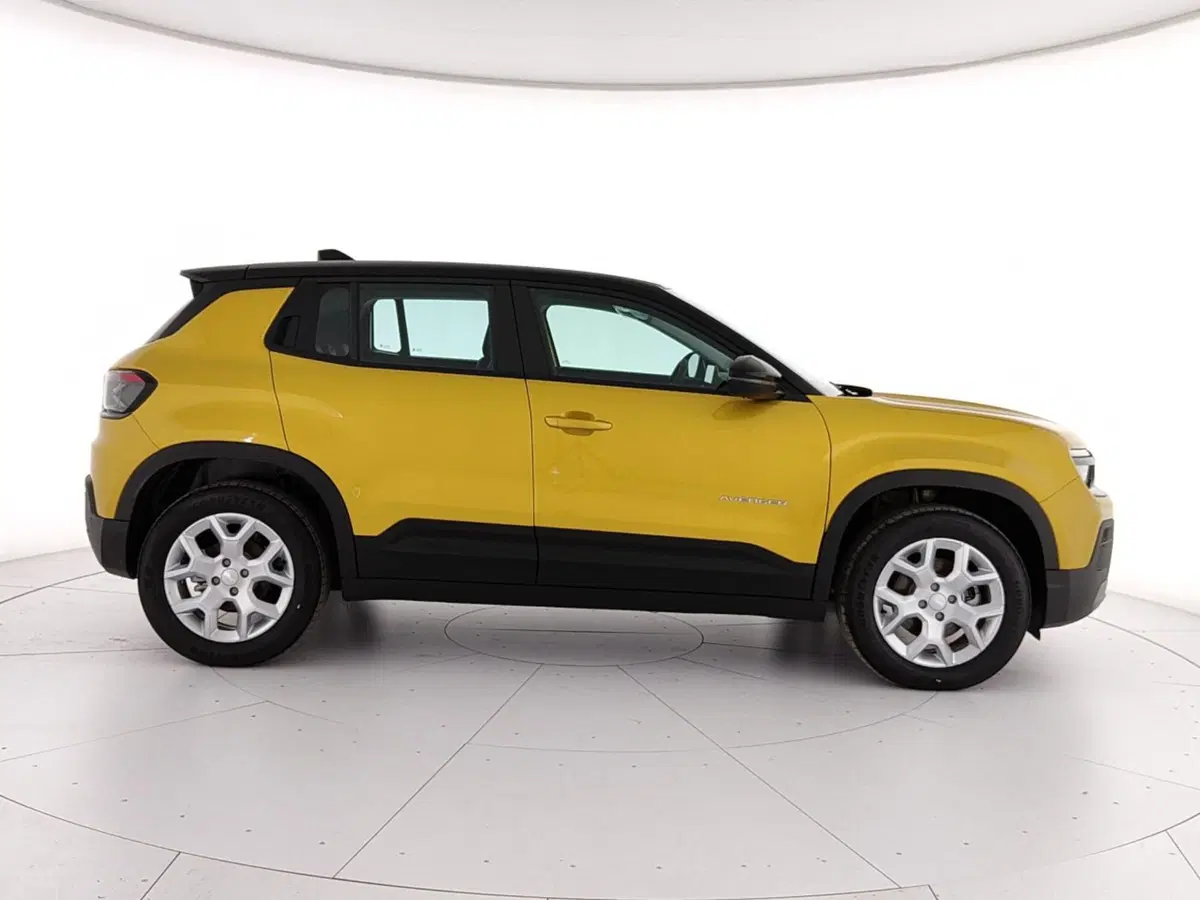 Jeep Avenger nuova a Caserta (7)