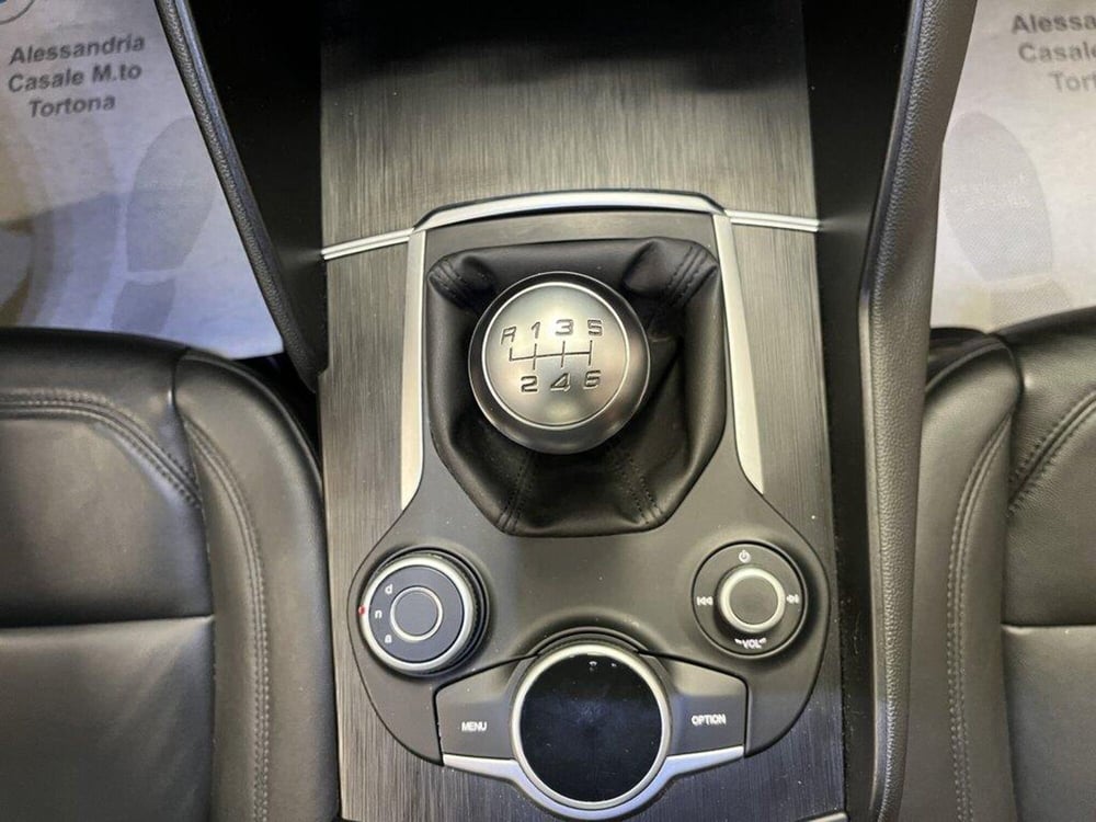 Alfa Romeo Giulia usata a Alessandria (14)