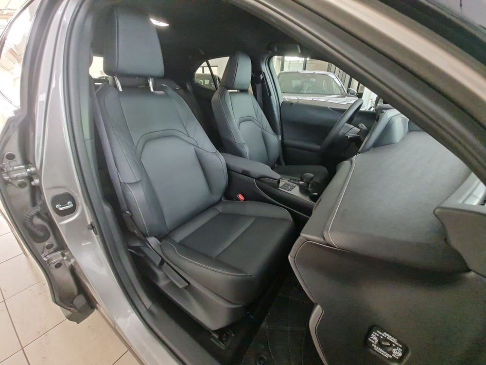 Lexus UX usata a Bologna (11)