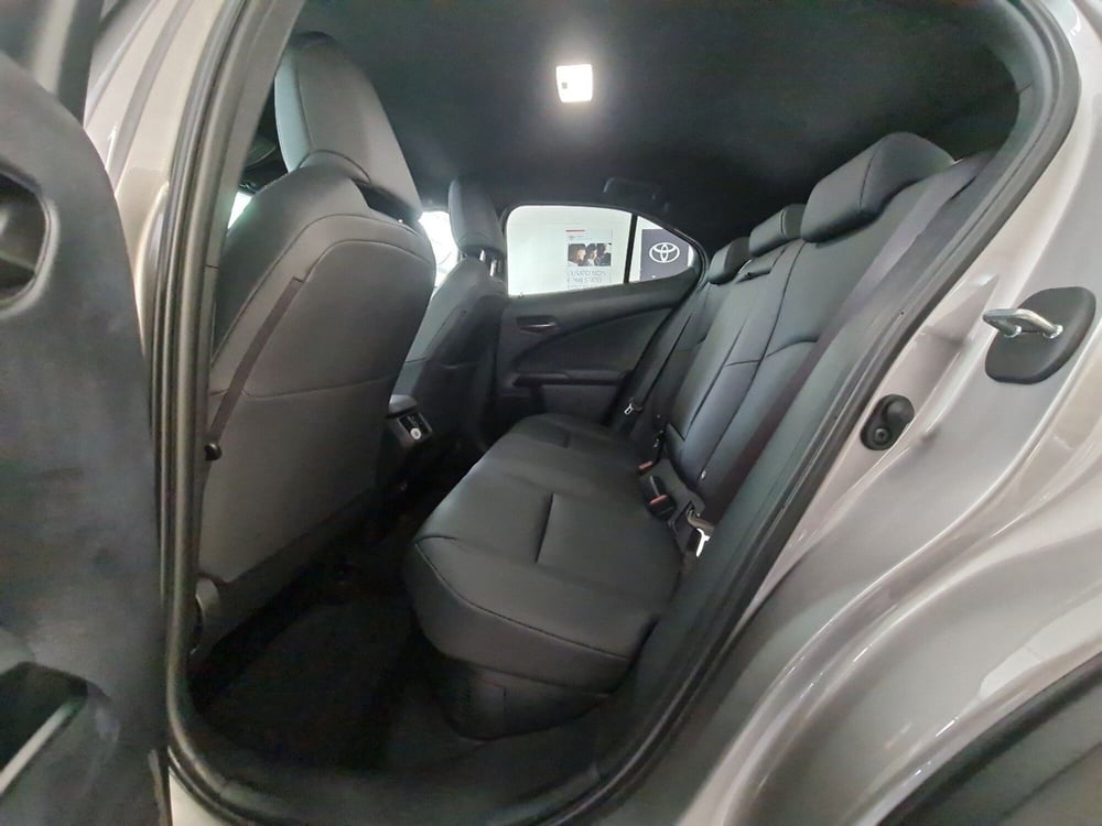 Lexus UX usata a Bologna (9)