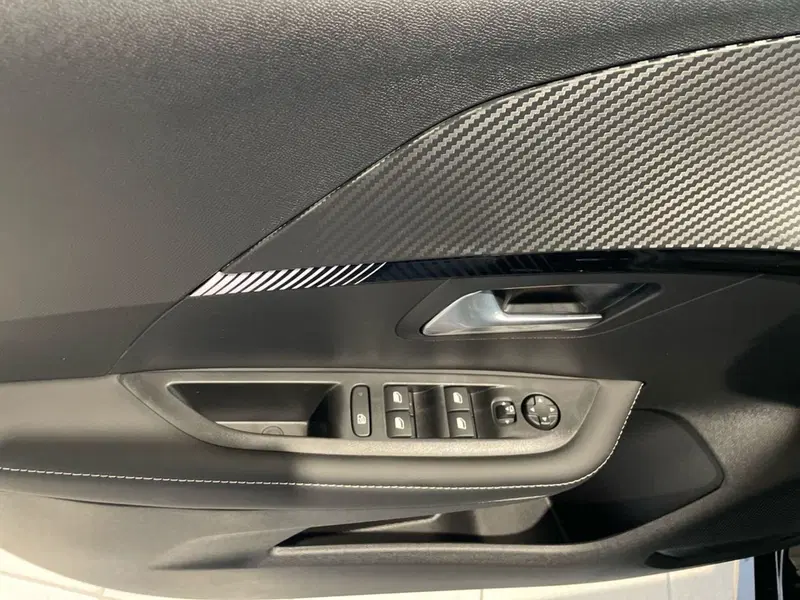 Peugeot 208 nuova a Salerno (16)