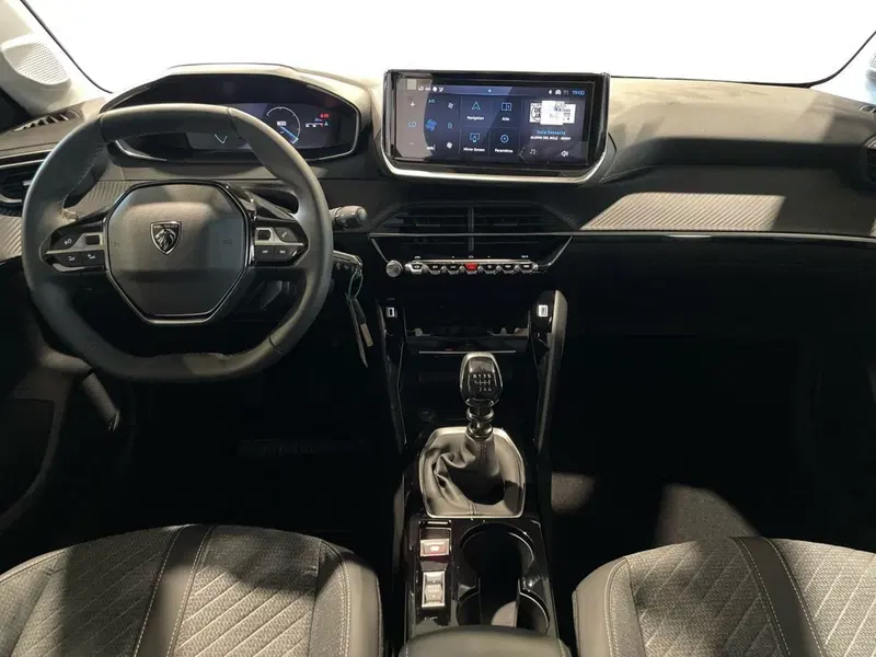 Peugeot 208 nuova a Salerno (6)