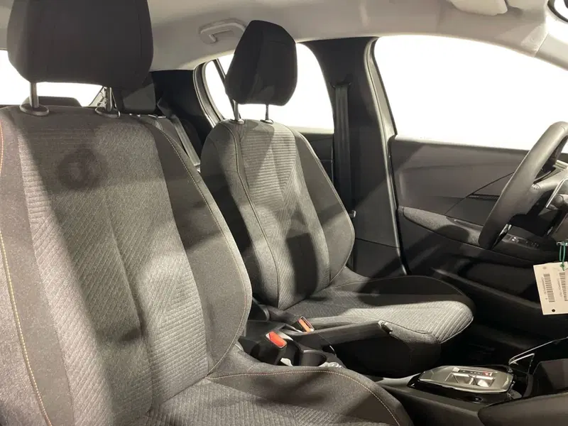 Peugeot 208 nuova a Salerno (9)