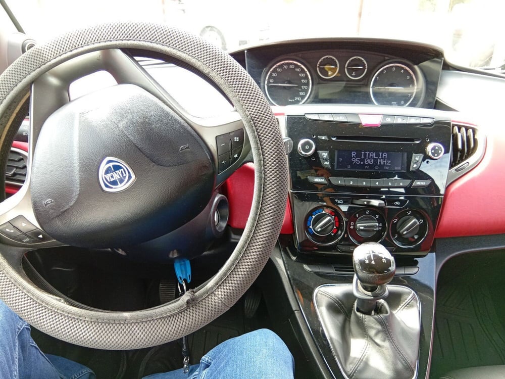 Lancia Ypsilon usata a Catania (10)