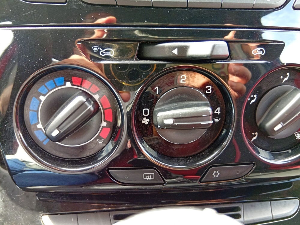 Lancia Ypsilon usata a Catania (11)