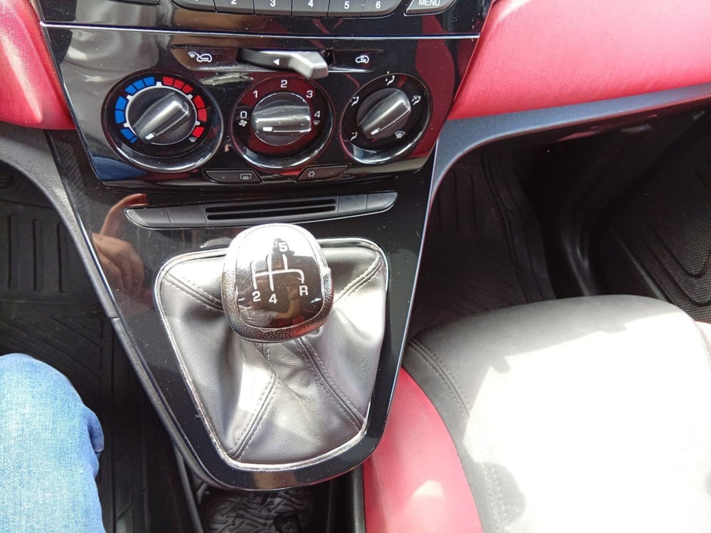 Lancia Ypsilon usata a Catania (14)