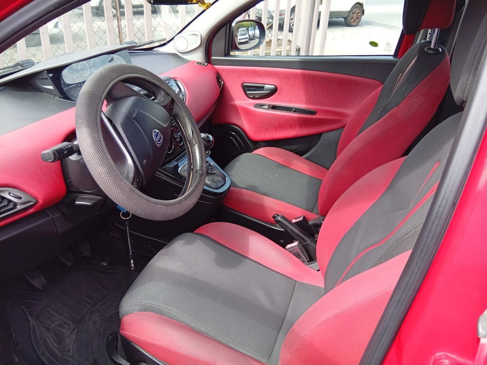 Lancia Ypsilon usata a Catania (8)
