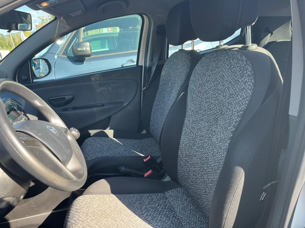 Lancia Ypsilon usata a Lucca (10)