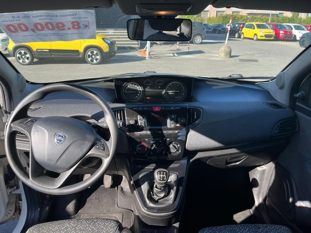 Lancia Ypsilon usata a Lucca (12)