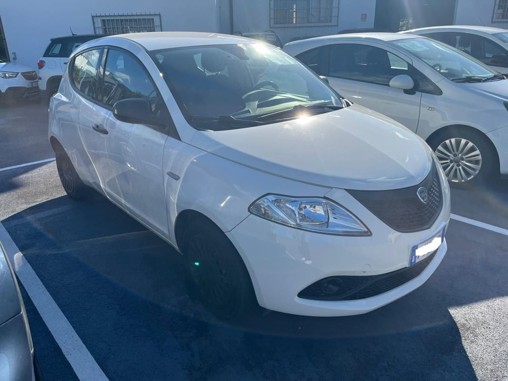 Lancia Ypsilon usata a Lucca (3)