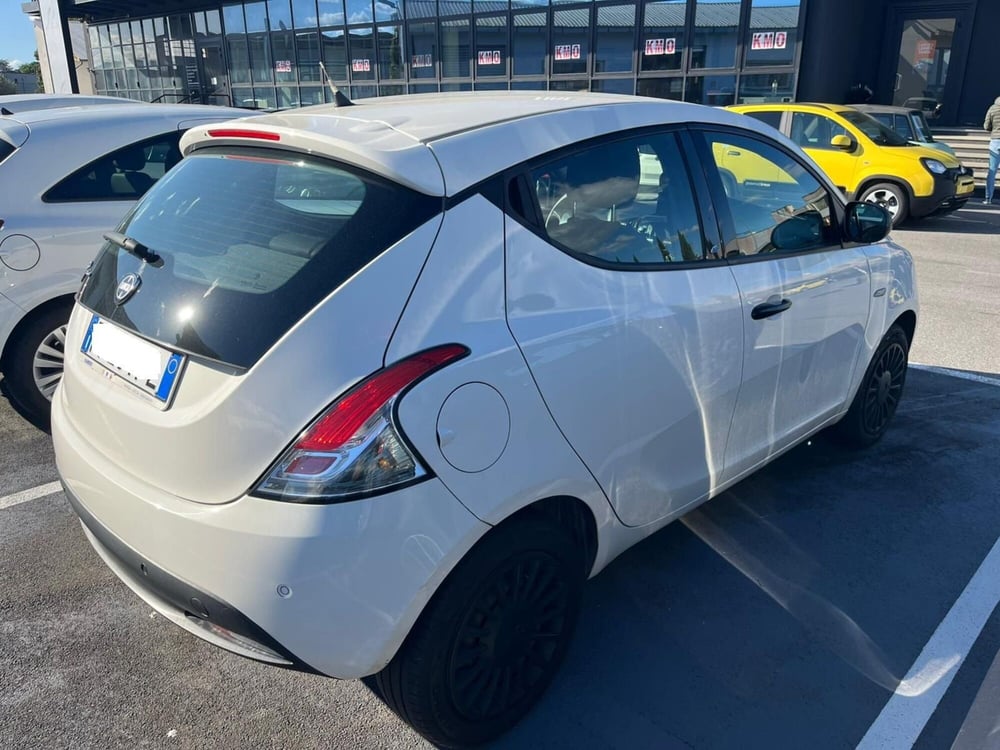 Lancia Ypsilon usata a Lucca (4)