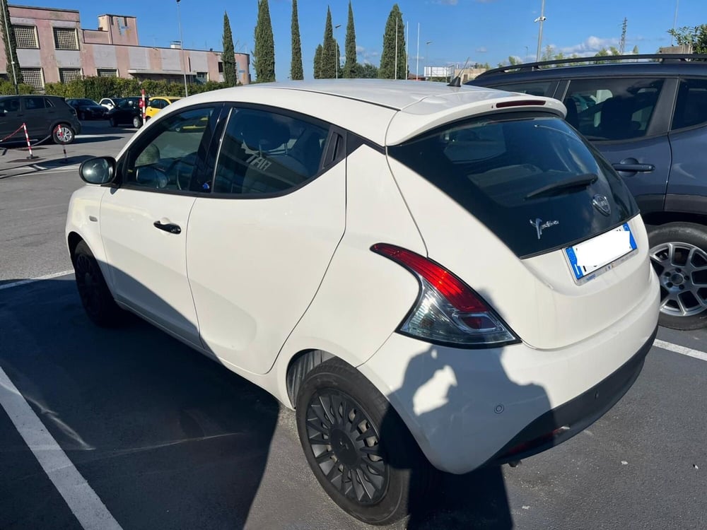 Lancia Ypsilon usata a Lucca (6)