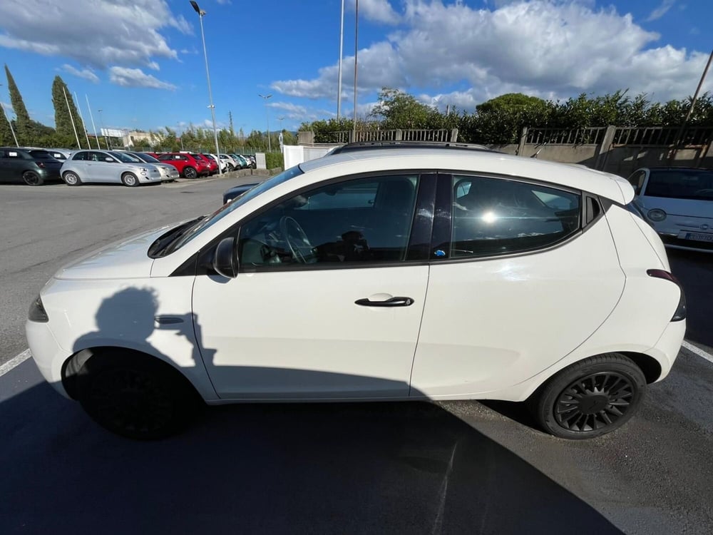 Lancia Ypsilon usata a Lucca (7)