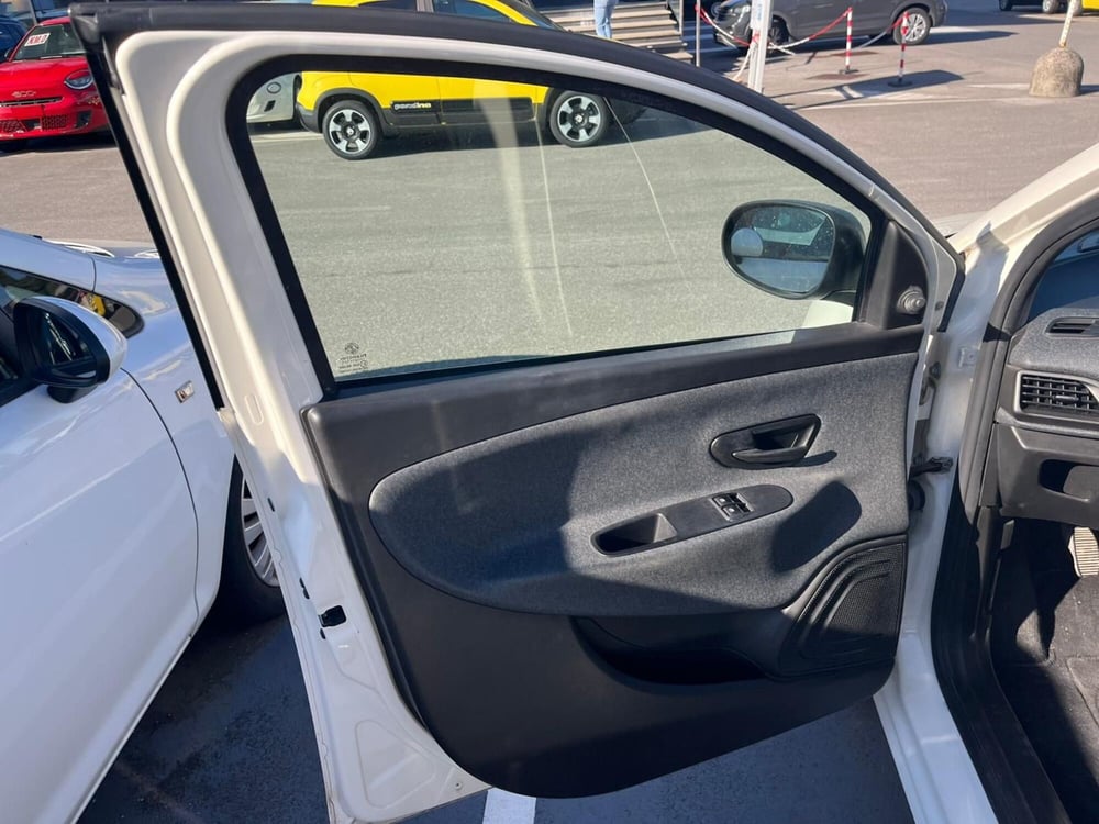 Lancia Ypsilon usata a Lucca (9)