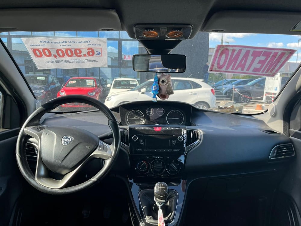 Lancia Ypsilon usata a Lucca (7)
