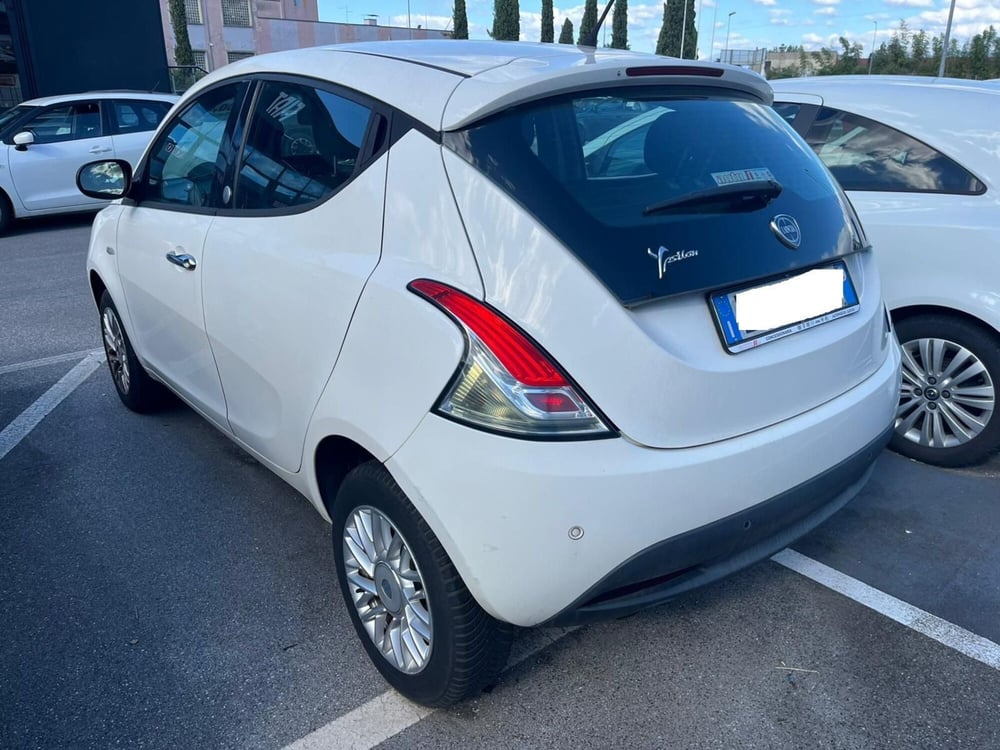 Lancia Ypsilon usata a Lucca (4)