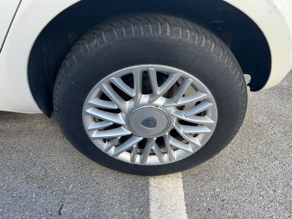 Lancia Ypsilon usata a Lucca (5)
