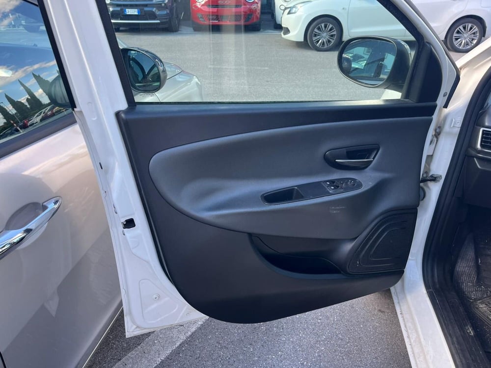 Lancia Ypsilon usata a Lucca (6)