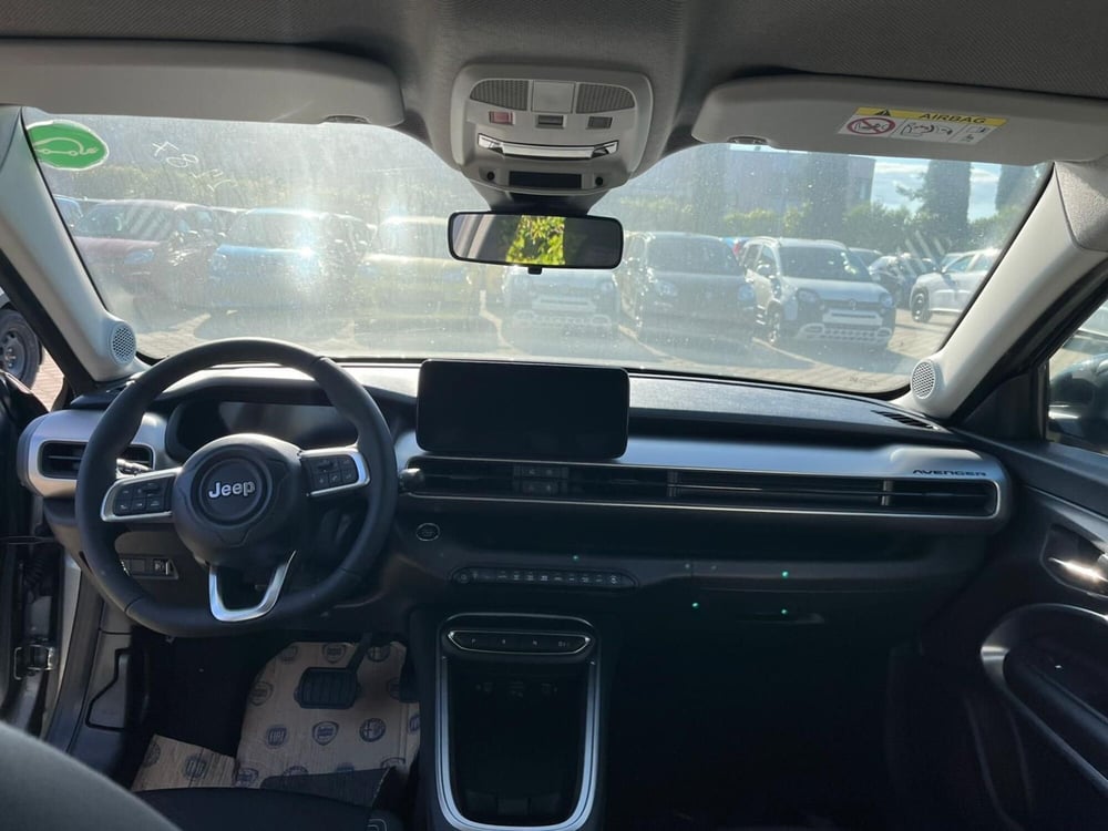 Jeep Avenger nuova a Lucca (12)