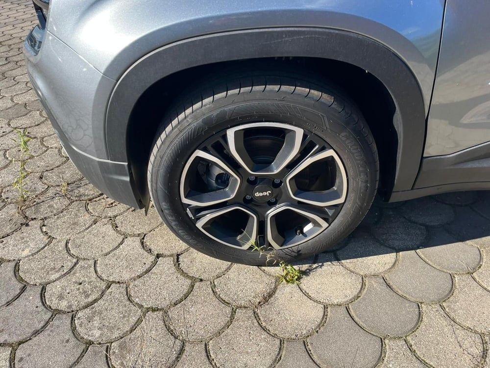 Jeep Avenger nuova a Lucca (9)
