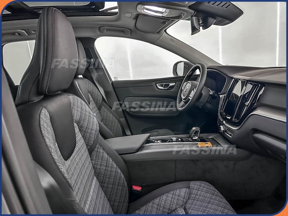 Volvo XC60 nuova a Milano (11)