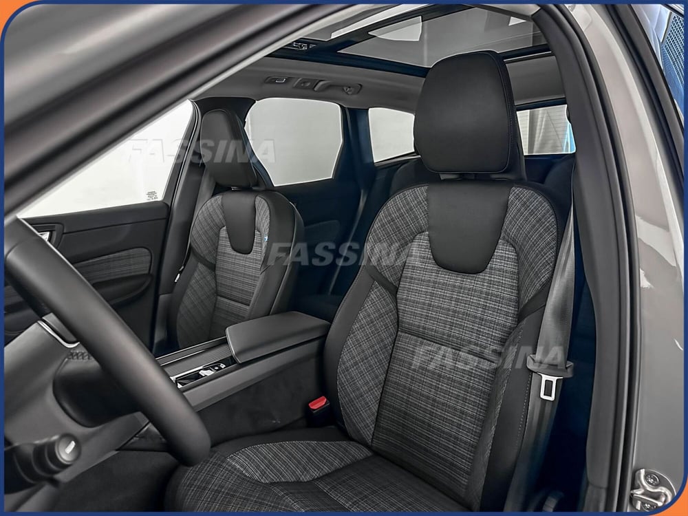 Volvo XC60 nuova a Milano (7)