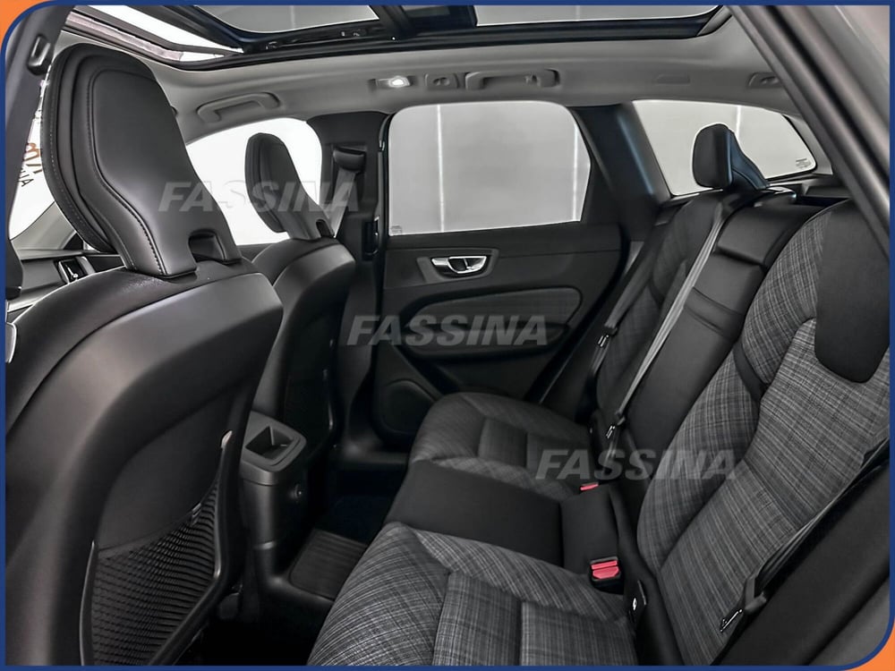 Volvo XC60 nuova a Milano (8)