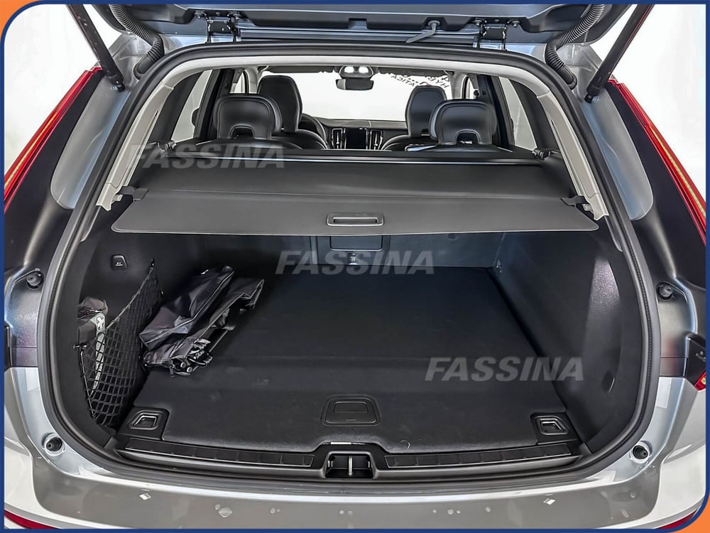 Volvo XC60 nuova a Milano (9)