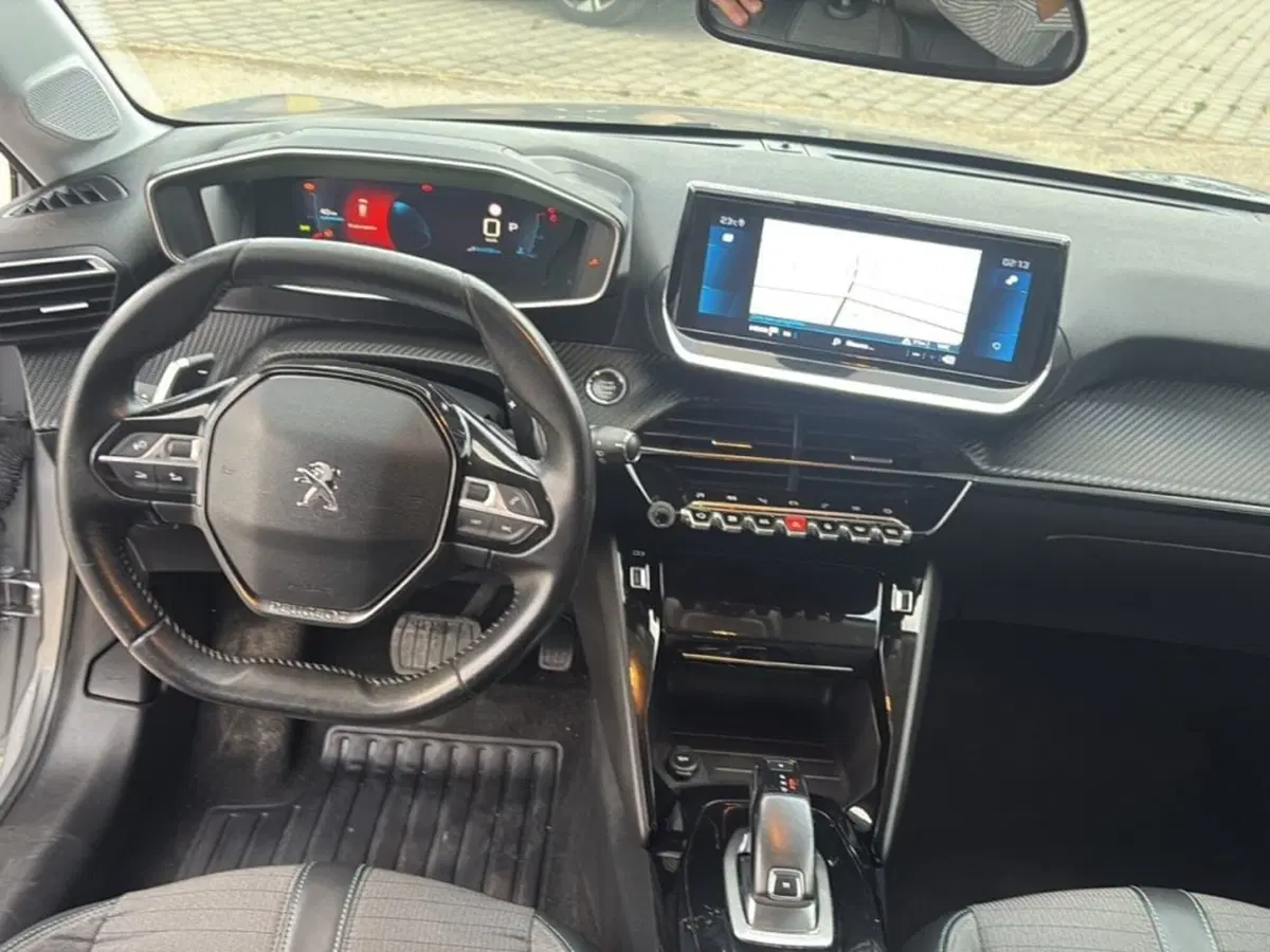 Peugeot 208 usata a Foggia (12)