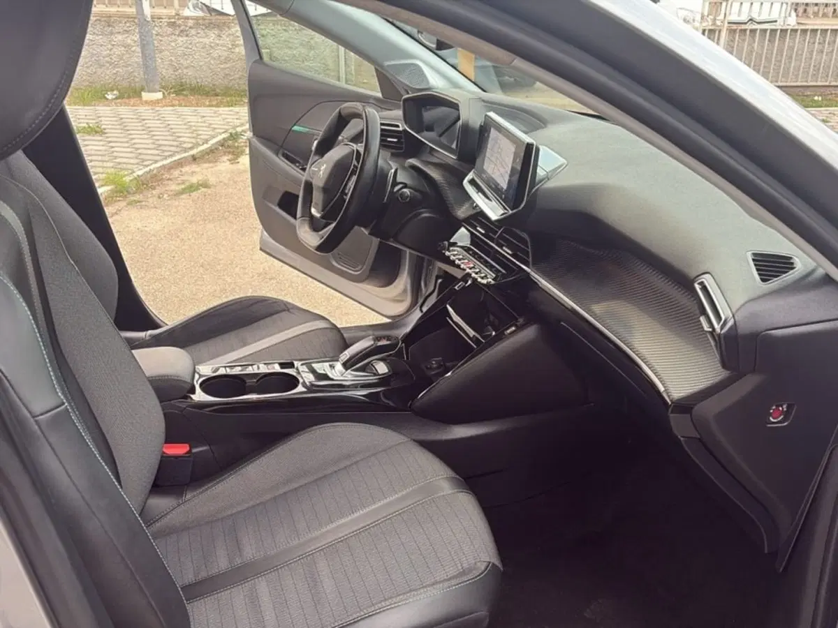 Peugeot 208 usata a Foggia (17)