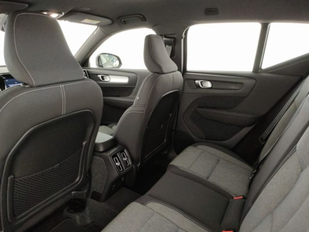 Volvo XC40 nuova a Modena (10)