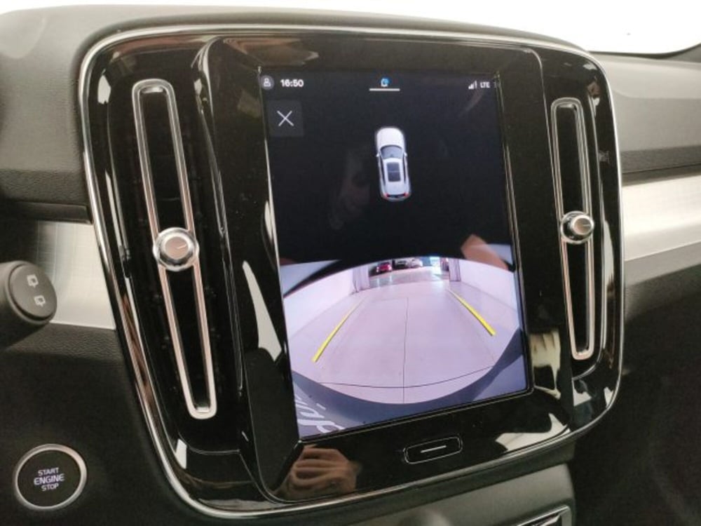 Volvo XC40 nuova a Modena (16)