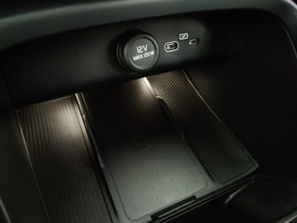 Volvo XC40 nuova a Modena (18)
