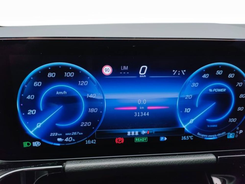 Mercedes-Benz EQA usata a Teramo (16)