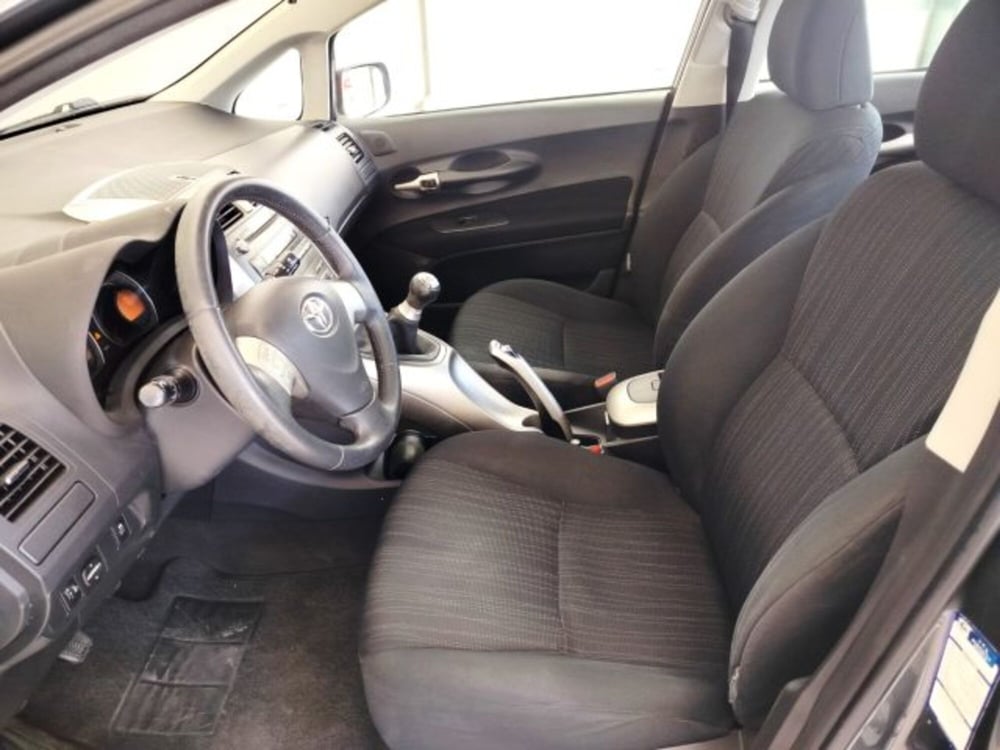 Toyota Auris usata a Oristano (11)