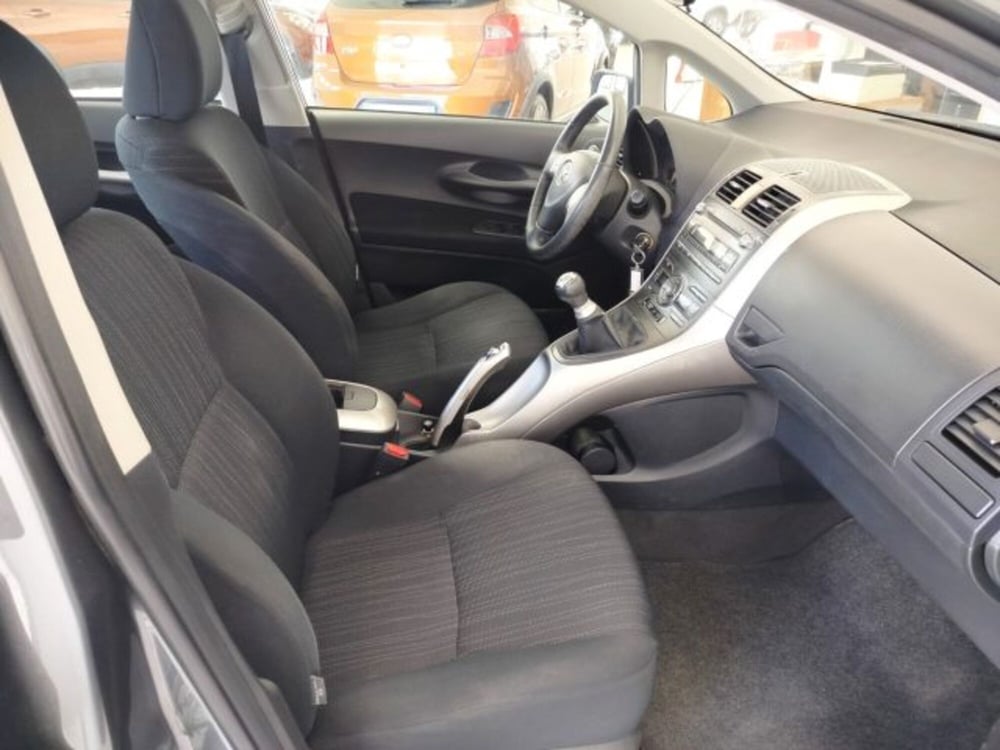Toyota Auris usata a Oristano (12)