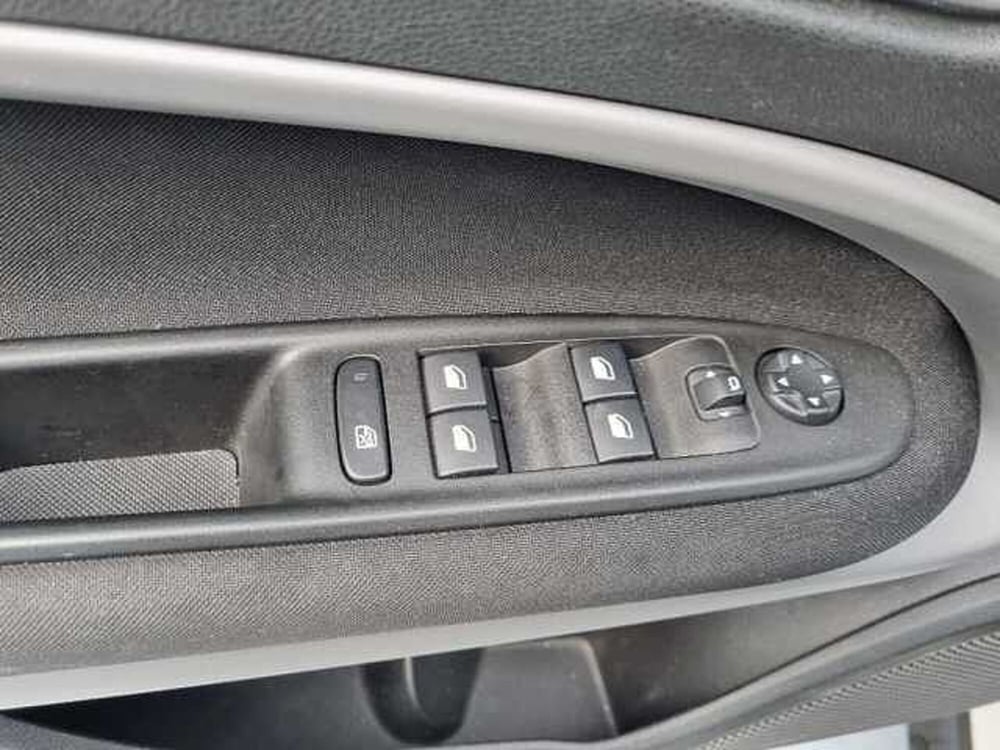 Jeep Avenger usata a Varese (9)