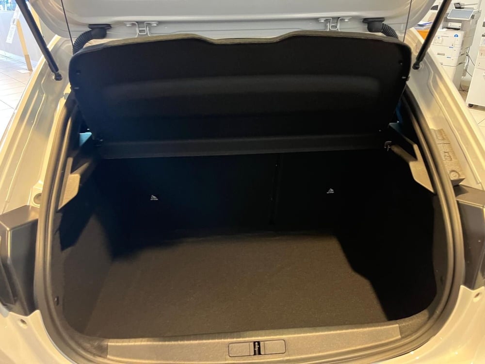 Peugeot 208 nuova a Milano (10)
